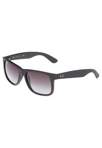 Occhiali da sole in plastica nera con lenti grigie sfumate. Design quadrato e aste robuste con il logo Ray-Ban in argento sulla tempia.