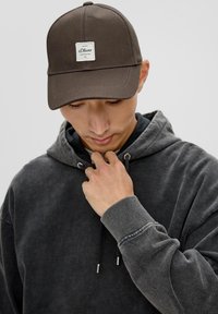 s.Oliver Cap - olivgrün