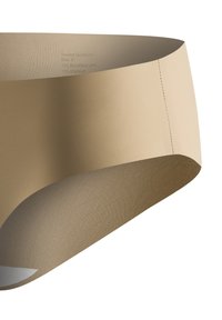 Beżowe majtki z rozciągliwej bawełny o gładkiej fakturze i bezszwowych brzegach. Zawierają etykietę rozmiaru oraz szczegóły dotyczące składu materiału wydrukowane wewnątrz.