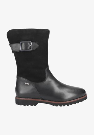 Schwarze Leder- und Wildleder-Ankle Boots mit weitem Schaft, Metallbuckel-Akzent, strukturiertem Absatz und robuster Gummisohle.