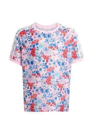 Kurzärmeliges, pinkes T-Shirt mit dichtem Muster aus roten, blauen und aqua-farbenen Blumen. Rundhalsausschnitt mit dekorativen gestreiften Akzenten.