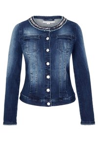 Giacca di jeans blu scuro con maniche lunghe, bottoni frontali, tasche sul petto e un colletto tondo decorato con perline.