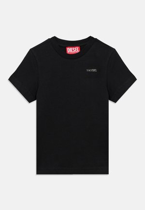 Svart Diesel t-skjorte med korte ermer, rund hals og liten logo på venstre bryst, samt rød etikett innvendig i kragen.