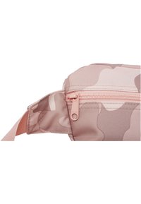 Urban Classics Övtáska - dark camo