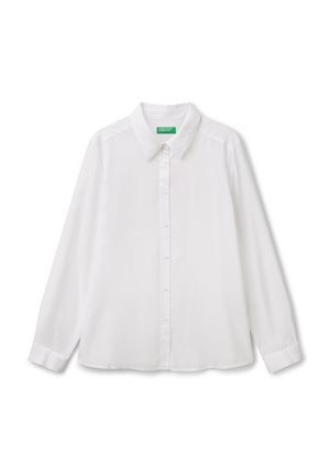 Weißes Hemd mit Knöpfen aus glattem Stoff, mit Kragen, langen Ärmeln und geradem Saum. Schlichtes Design ohne zusätzliche Muster.