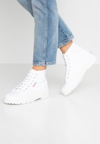 Superga - ALPINA - Korkeavartiset tennarit - white Pienoiskuva 1