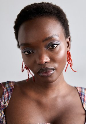 Completedworks EARRINGS - Korvakorut - red