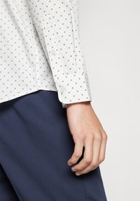 Jack & Jones JJJOE PRINT SHIRT - Svečana košulja - white/ditsy