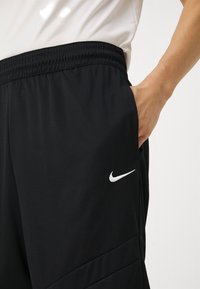Nike Performance Träningsshorts - black