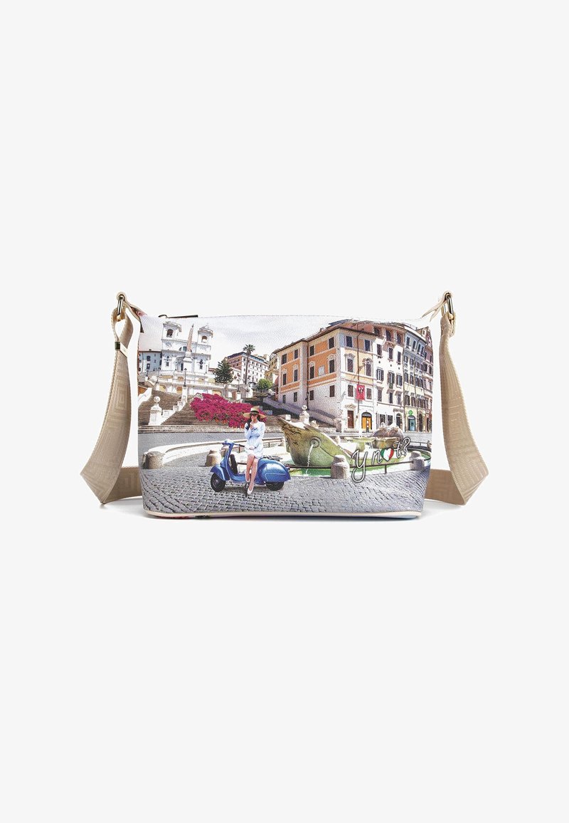 Borsa a tracolla multicolore con una stampa panoramica di architettura italiana e uno scooter, dotata di una tracolla regolabile beige e una finitura testurizzata.