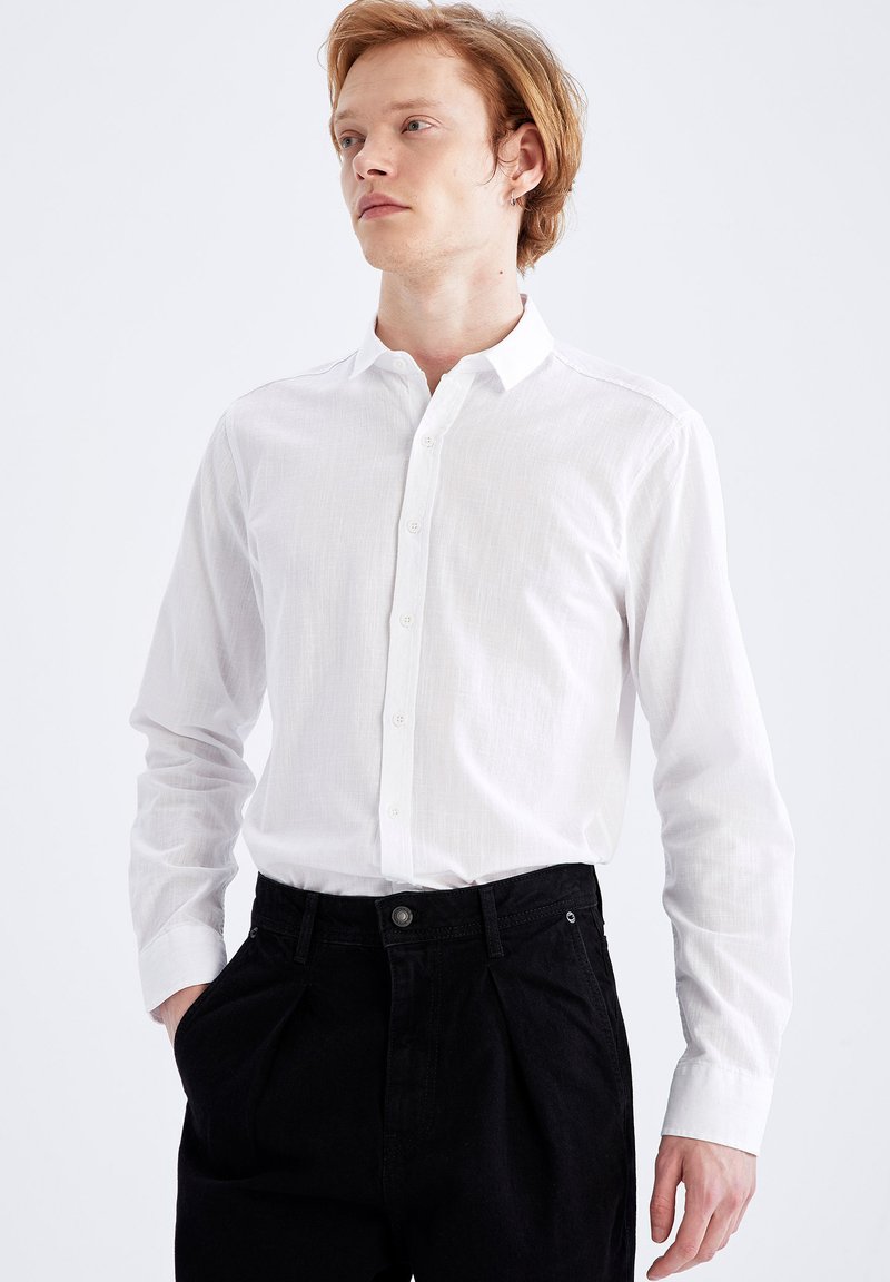 Herren Komplettanzüge | DeFacto SLIM FIT Businesshemd white/weiß - XI15095 Herren Komplettanzüge | DeFacto SLIM FIT Businesshemd white/weiß - XI15095