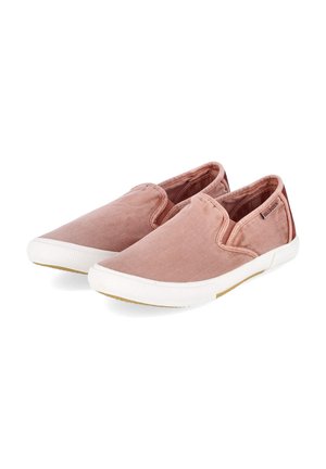 Paire de chaussures en toile rose poussiéreuse à enfiler avec semelles en caoutchouc blanc et petite étiquette de marque sur le côté, légèrement inclinées vers la droite.