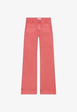 Pantaloni rosa corallo a gamba larga con tasche a toppa frontali, passanti per cintura e chiusura con bottone marrone in vita.