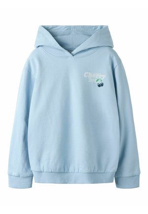 Sweat à capuche bleu clair avec poche avant, manches longues et petit texte blanc « Cherry Bomb » accompagné d'un motif de cerise sur la poitrine.