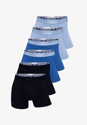 Fire par boksershorts i forskellige nuancer af blå og sort, med elastiske taljebånd med "CR7"-branding.