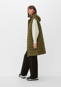 s.Oliver LANGE  MET CAPUCHON - Weste - olivgrün