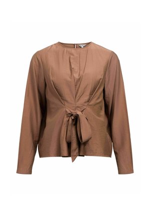 Blusa marrón de manga larga con detalle de nudo en la cintura, fruncido en la parte delantera, cuello redondo y tela suave y ligera.