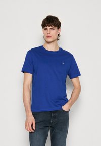 GANT PRINTED ARCHIVE SHIELD - T-shirts - college blue