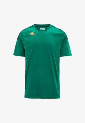 Maglietta sportiva verde a maniche corte realizzata in tessuto leggero, con scollatura a girocollo e dettagli dorati sulle spalle e sul logo del marchio.