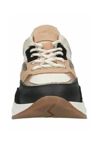 Sneakers da uomo con punta arrotondata, con tomaia in suede beige e nera, dettagli bianchi e suola in gomma testurizzata. Lacci color avorio inclusi.