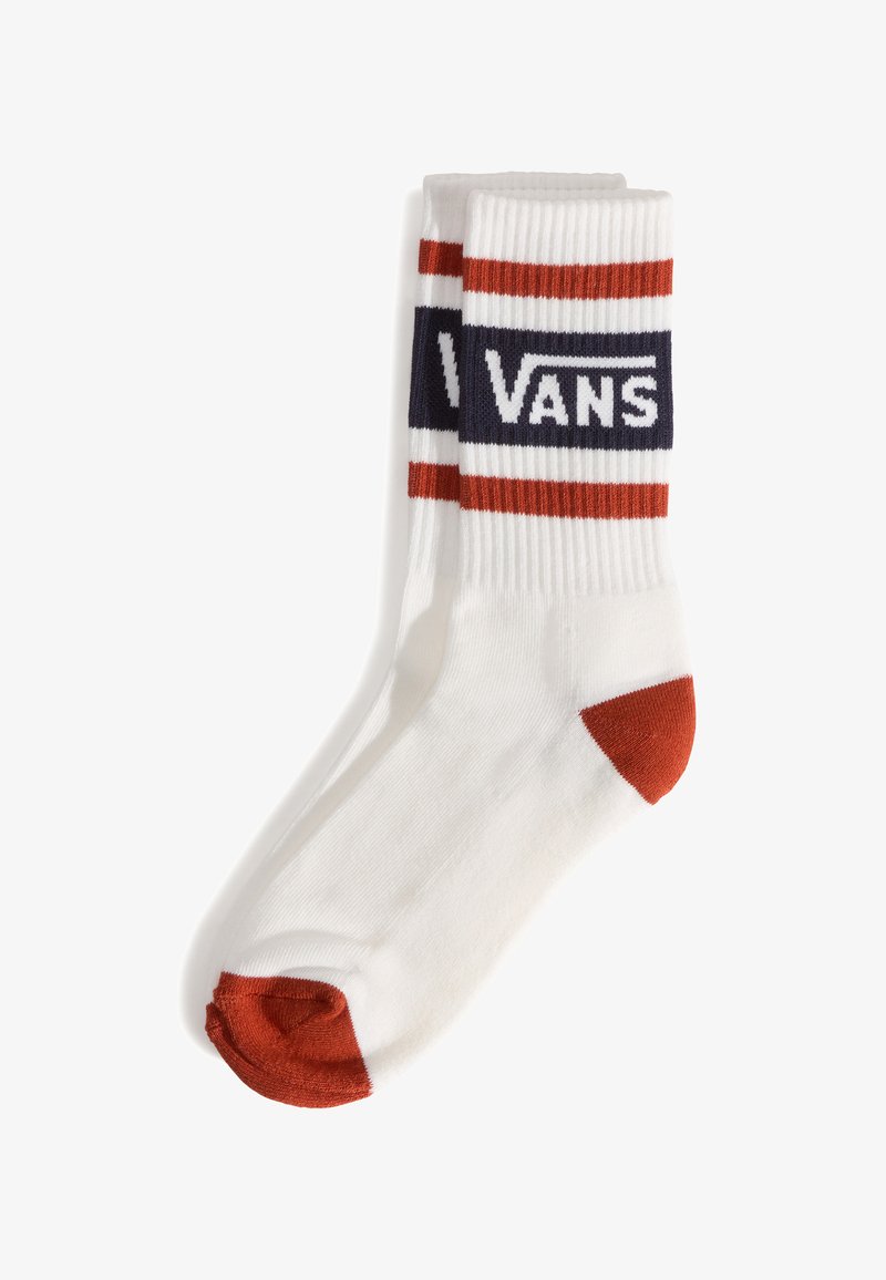 Weiße Baumwollsocken mit roten und marineblauen Streifen, die ein auffälliges marineblaues "Vans" Logo-Band aufweisen. Mit roter Zehenakzentuierung.