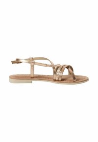 Sandali metallici color oro rosa con cinturini intrecciati, design open toe e soffice soletta beige. Suola piatta, accenti di hardware minimalisti.
