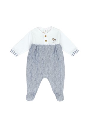 Peto para bebé en blanco y azul con cuello abotonado, mangas largas, puños a rayas y piernas de pantalón de textura suave con un patrón azul claro.