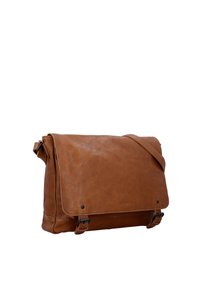 Braune Leder-Umhängetasche mit verstellbarem Schulterriemen und Vorderklappe, die durch zwei Schnallenverschlüsse gesichert ist.