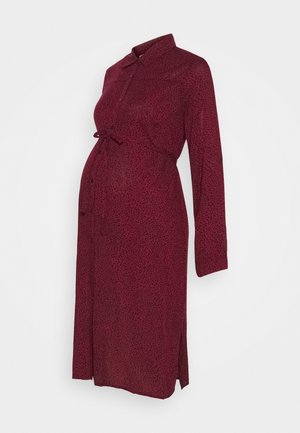 Robe de maternité bordeaux à manches longues avec motif à petits pois subtil, col, boutonnage devant et ceinture réglable à la taille.