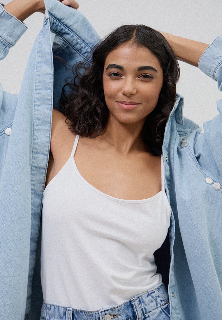 GAP Top wit