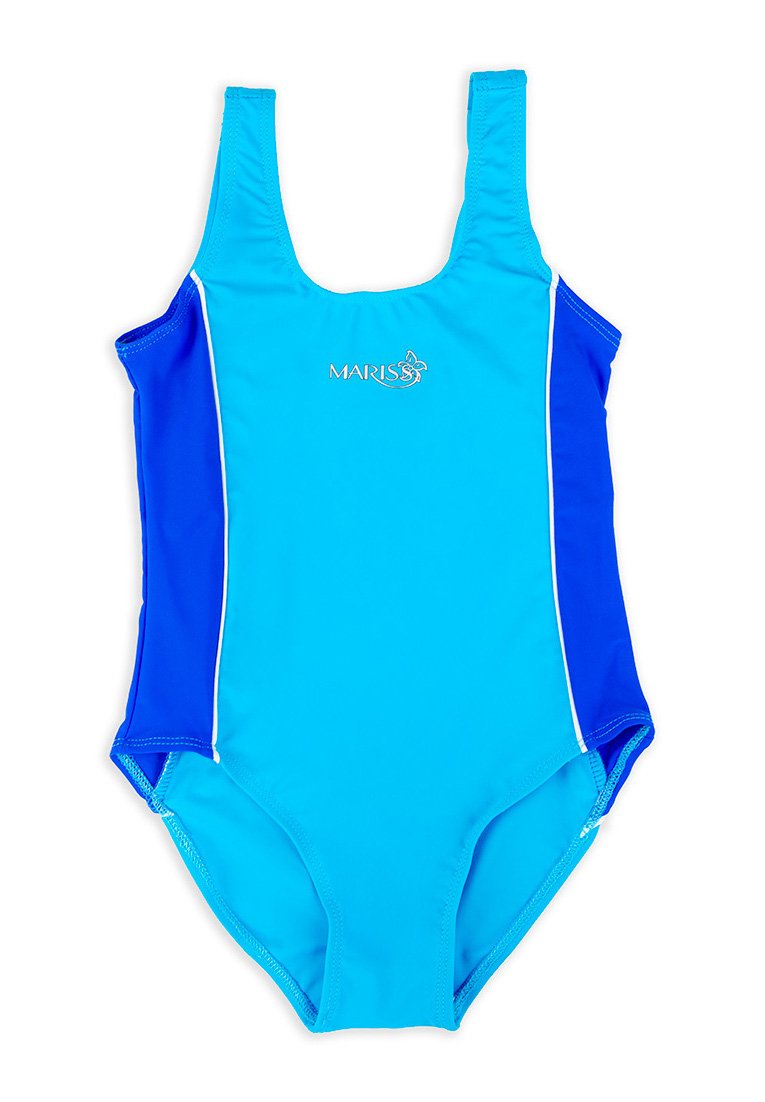 Jednoczęściowy strój kąpielowy w jasnoniebieskim kolorze z ciemnoniebieskimi panelami bocznymi i białym wykończeniem, z logo "MARISS" z motylem na klatce piersiowej.