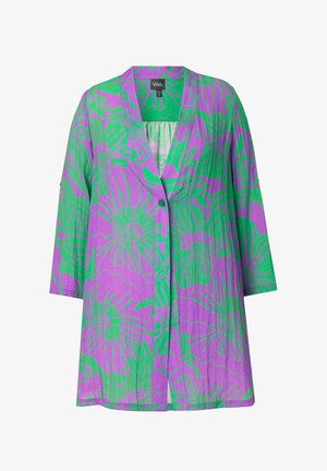 Veste légère et surdimensionnée en tissu pourpre avec des motifs floraux verts, dotée d'un col à revers et d'une fermeture à un bouton.