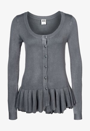 Szary kardigan wykonany z miękkiej dzianiny, z okrągłym dekoltem, długimi rękawami i poszerzanym dołem z falbanką oraz zapięciem na guziki z przodu.