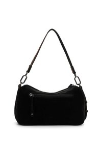 Czarna torebka na ramię o miękkiej fakturze, zaokrąglonym kształcie i długim pasku na ramię. Posiada przednią kieszeń na zamek błyskawiczny i srebrne akcenty metalowe.