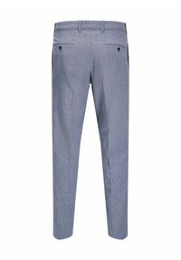 Pantaloni azzurri chiari con un tessuto strutturato, caratterizzati da un design a gamba dritta, due tasche posteriori e ricami discreti.