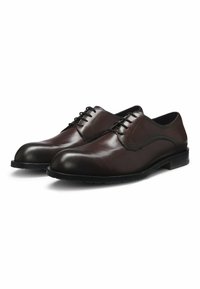 Scarpe eleganti in pelle marrone con una finitura liscia, punta arrotondata e suola nera in gomma bassa. Presentano un sistema di chiusura con lacci e un semplice dettaglio di cucitura.