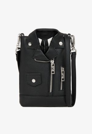 Schwarze Umhängetasche aus Kunstleder, gestaltet wie eine Motorradjacke. Mit Reißverschlüssen, Druckknöpfen und einem Schultergurt ausgestattet. Kompakt und mit einem rockigen Look.