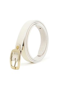 Cinturón de cuero blanco con una hebilla rectangular dorada, que presenta múltiples agujeros para ajuste y una textura suave. Bordes redondeados y diseño minimalista.