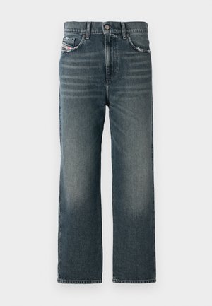 Jeans de perna reta em azul-escuro com uma textura desbotada, design de cinco bolsos e um pequeno detalhe com o logo no bolso da frente.