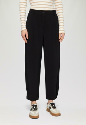 s.Oliver CROPPED RELAXED FIT MIT BARREL - Trousers - schwarz