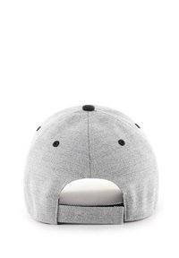 Graue Baseballkappe aus strukturiertem Stoff, runder oberer Knopf und sechs schwarze Belüftungslöcher; verfügt über einen verstellbaren Riemen auf der Rückseite.