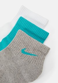 Nike Performance EVERYDAY PLUS CUSH ANKLE UNISEX 3 PACK  - Sportssokker - dusty cactus/grey/white/action green