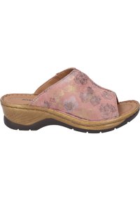 Perzikbloemige instapsandaal met een uitsnijd ontwerp, textuur goudaccent op de wiggenhak en een bruine rubberen buitenzool.