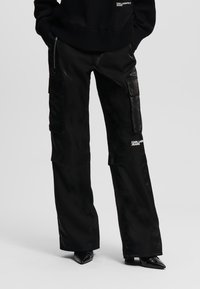 Karl Lagerfeld Jeans IRIDESCENT CARGO - Kapsáče - iridescent black