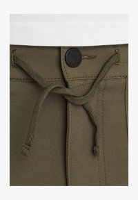 Vybrané, olive night