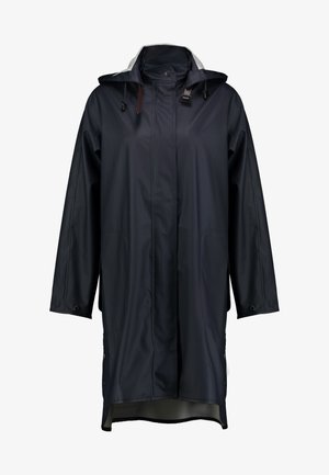 Vandtæt sort regnfrakke med hætte, trykknaplukninger og sidelommer. Har en glat, mat tekstur og en lang, lige pasform.