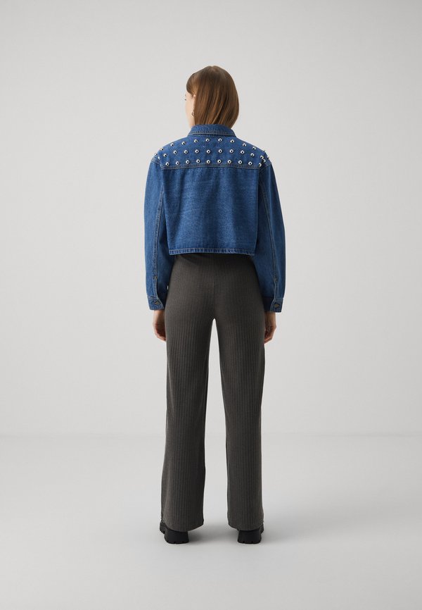 ONLZENDAYA STUD JACKET  - Denim jacket2