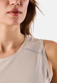 Swedemount ULTRA TANK - Top - khaki
