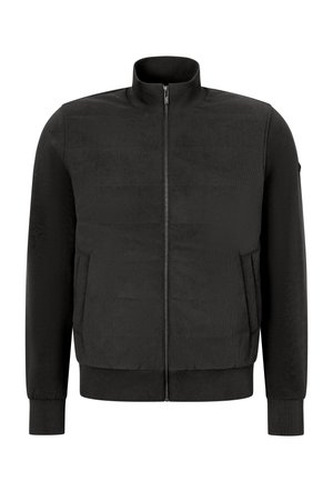 Sort jakke med fuld lynlås, polstret frontpanel, høj krave, lange ærmer, sidelommer samt ribkant ved ærmer og fornede.