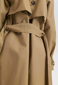 Trenci - tiger s eye